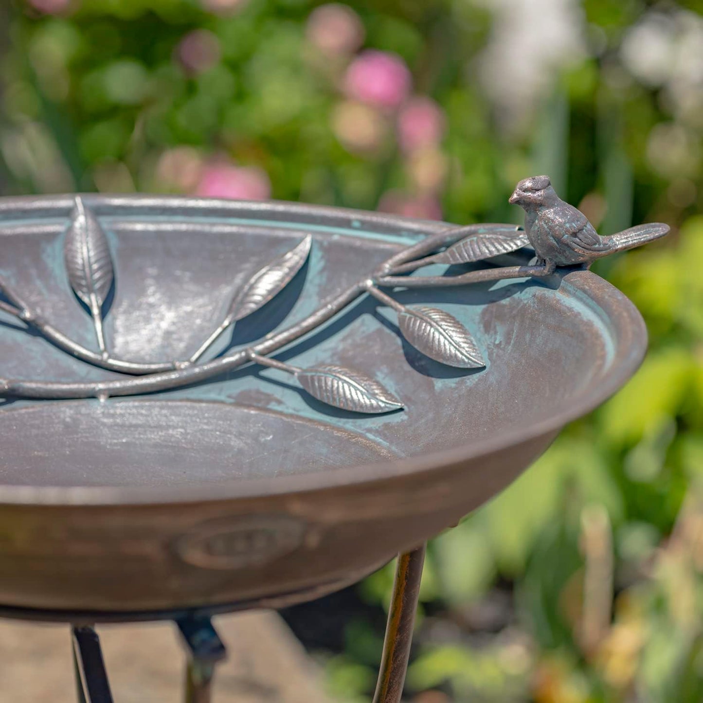 Zaer Ltd. Deep Well Made Metal Birdbath with 2 Cast Iron Birds and Leaf Decoration (Bronze)