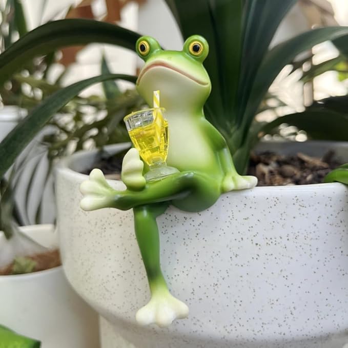 3 PCS Charming Resin Frog Sits On A Flowerpot, Suitable for Decorating Balconies, Gardens, and Flower Pots. Seasonal Decorations and Whimsical Designs Make It Perfect