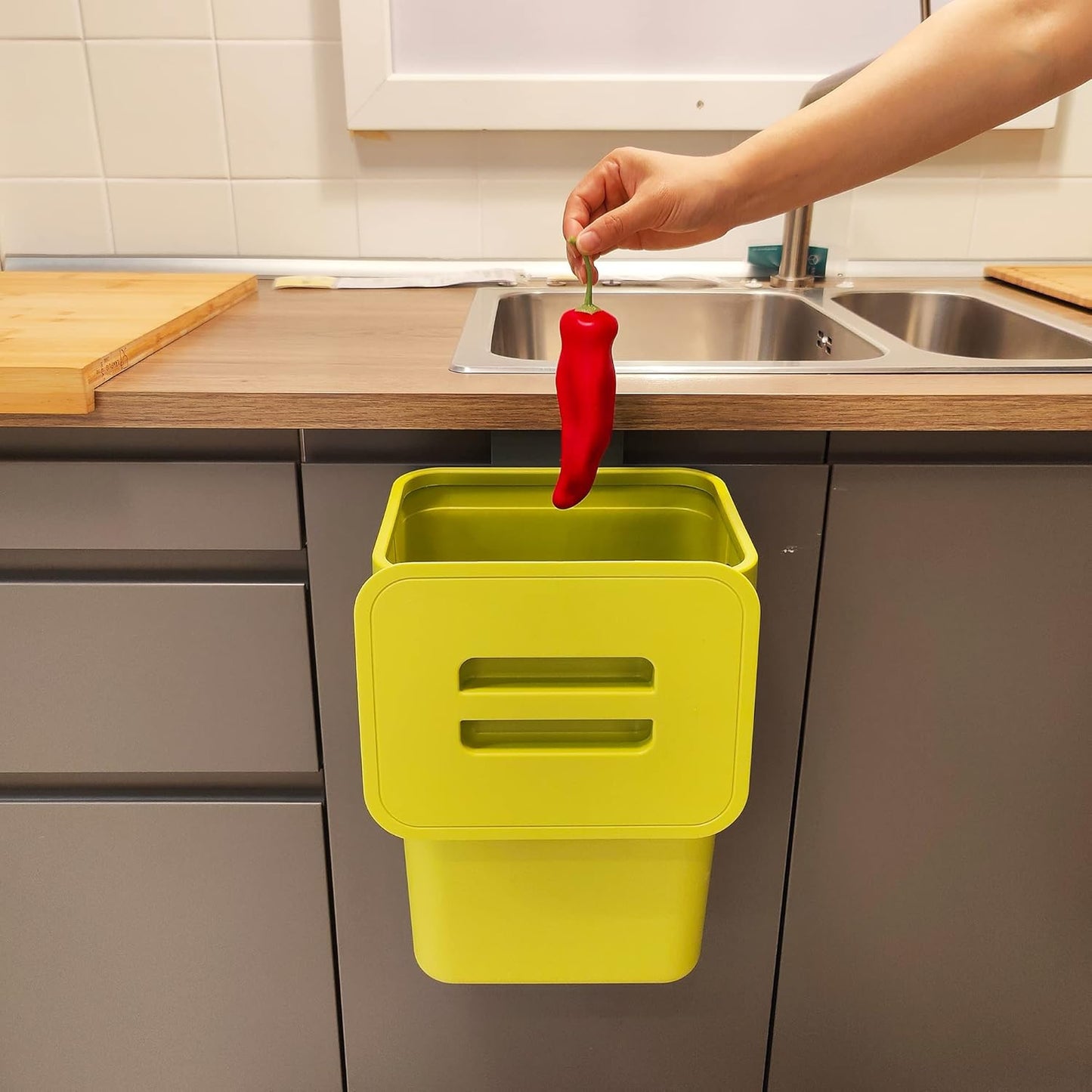 stonespace Small Trash Can with Lid，Mountable Indoor Compost Bucket, Hanging Trash Can with Lid for Cupboard/Bathroom/Bedroom/Office/Camping, 3.2 Gallon/12L Green