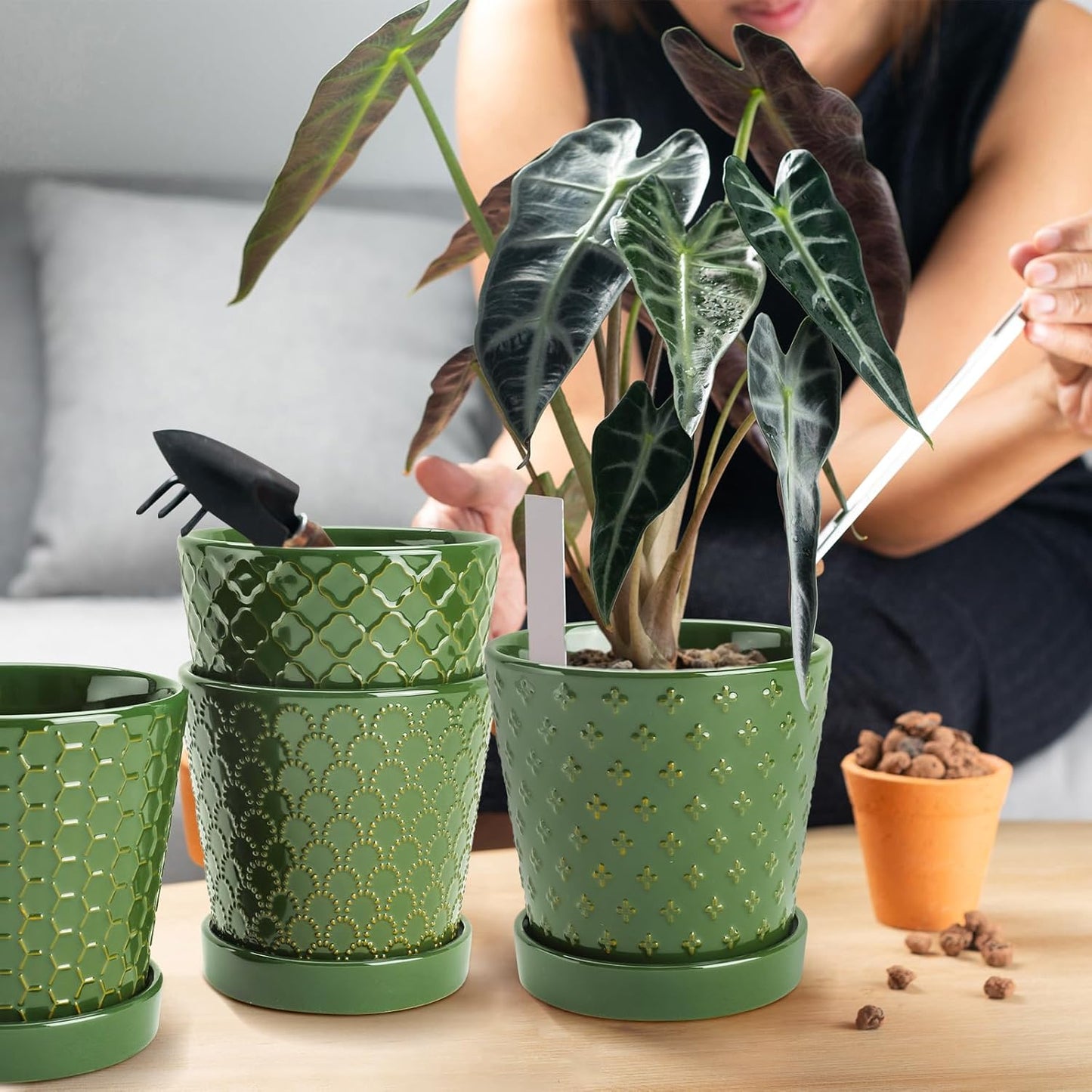 EFISPSS Ceramic Plant Pots, 5 Inch Planters with Drainage Holes and Ceramic Tray, Relief Design Flower Planter, Desktop Office Windowsill Decoration Gift Set of 4 - Blackish Green