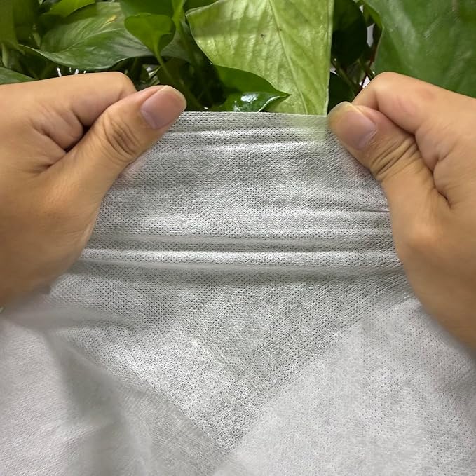 Plant Covers Frost Cloth for Outdoor Garden 7.8 ft x 32ft, Row Cover Netting for Plants Vegetables Flowers Fruits Sun Freeze Protection 1.06oz/yd²