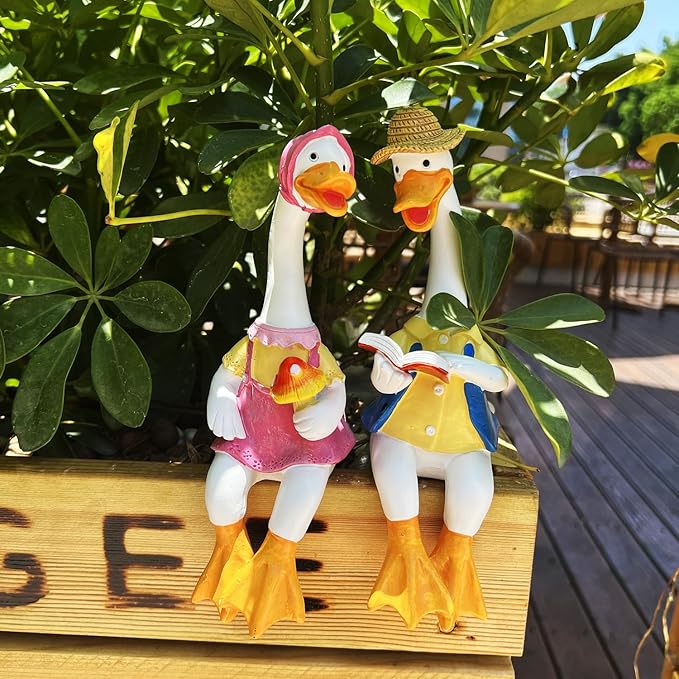 Handside Garden Statues Couple Animal Cartoon Resin Cute Sitting Sculpture Goose Lovers Figurine Gift for Wedding Art Decor Goose for Yard Home Patio and Office