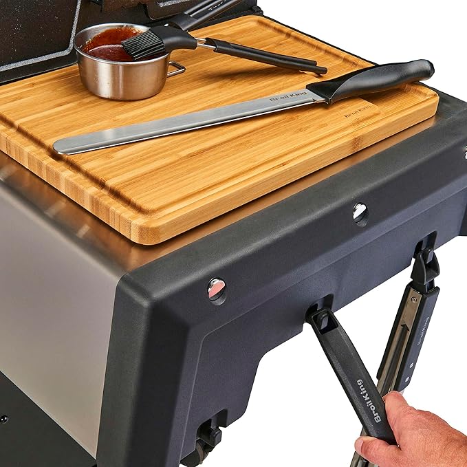 Broil King 956317 Regal S 420 Pro 4 Burner Natural Gas Grill - Stainless Steel