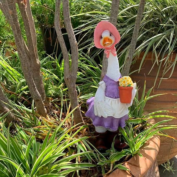 iRonrain Garden Statues Gardener Couple Duck, Indoor Ourdoor Decorations Cute Ducks Art Décor Figurine Ornament for Yard Home Garden Patio and Office (Femal)