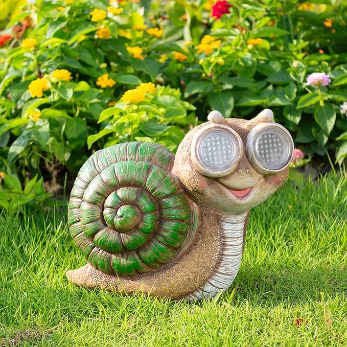 Solar Snail Statue Garden Light, Solar Powered Outdoor Decor with LED Eyes, Resin Garden Figurine for Yard/Patio/Lawn, Waterproof Solar Statue, Gift for Women/Mom/Grandparents